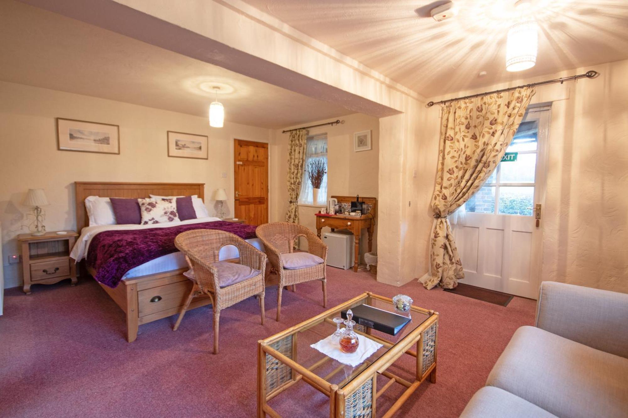 Magpies Lodge Slinfold Экстерьер фото