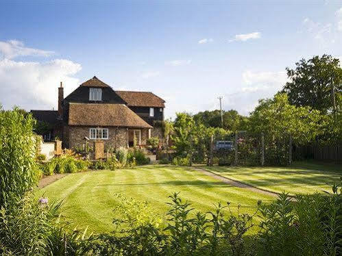 Magpies Lodge Slinfold Экстерьер фото